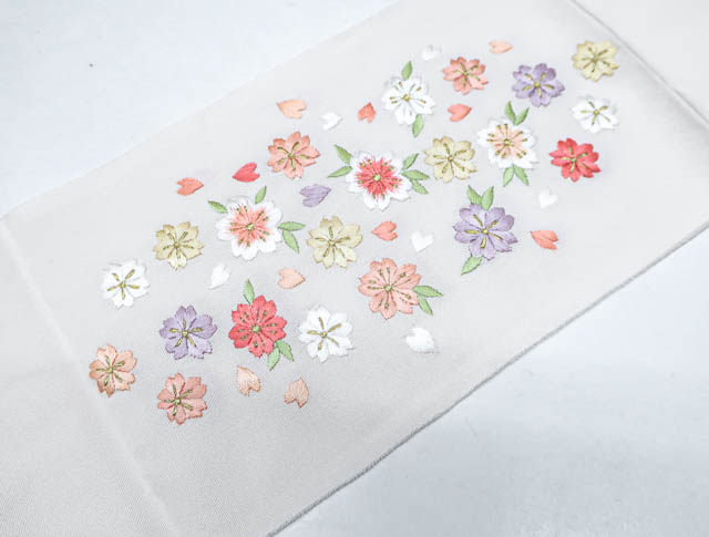 リサイクル　和装小物　半衿　刺繍衿　桜文　金糸